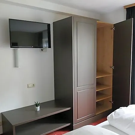 B&B & Haus Edelweiss 3*